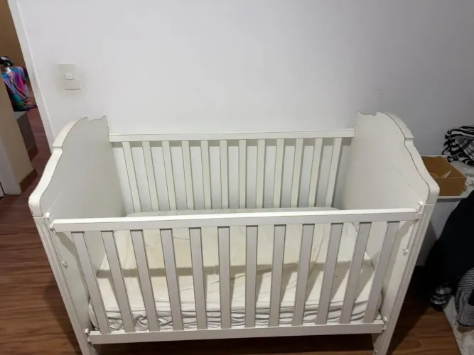 BERÇO MADEIRA MACIÇA LILLIE BRANCO FOSCO