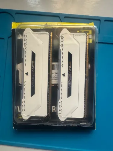 Memórias RAM Cosair Vengenance DDR4 16x2(32 Gb) , 3200Mhz Cl16