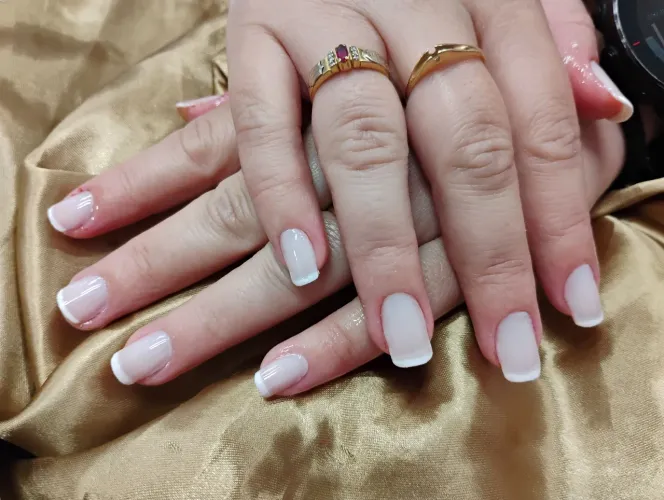 Unhas tradicionais e alongamento