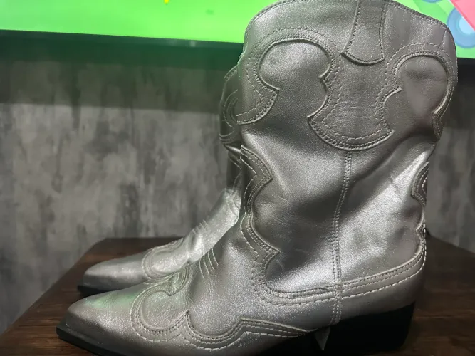 Bota de couro prata