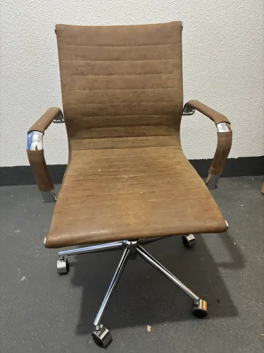 Cadeira Executiva Giratória com Braços - Design Moderno e Confortável