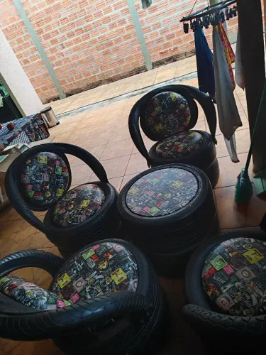 Jogo de poltronas de pneu