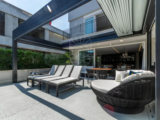 Casa moderna no Condomínio Vivendas do Atlântico em Balneário Camboriú