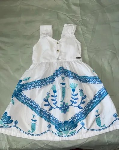 Dupla de vestidos infantis