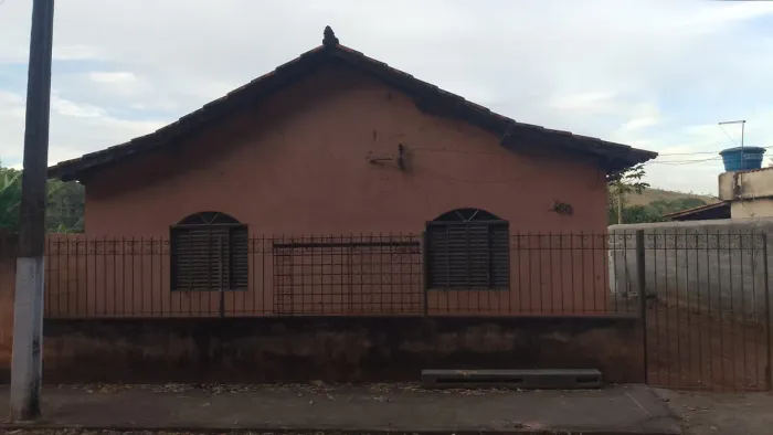 Vende-se Casa em Antônio Carlos mg