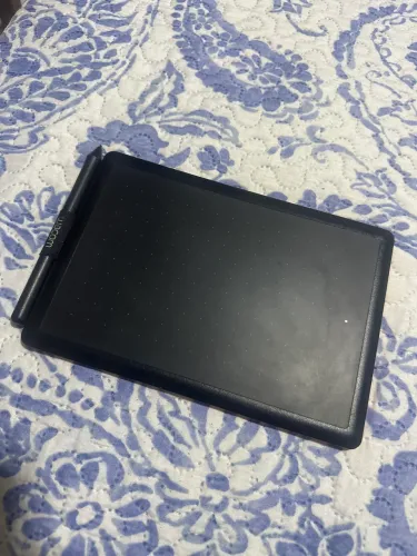 Mesa Digitalizadora One By Wacom CTL472, Pequena, Cor Preto e Vermelho