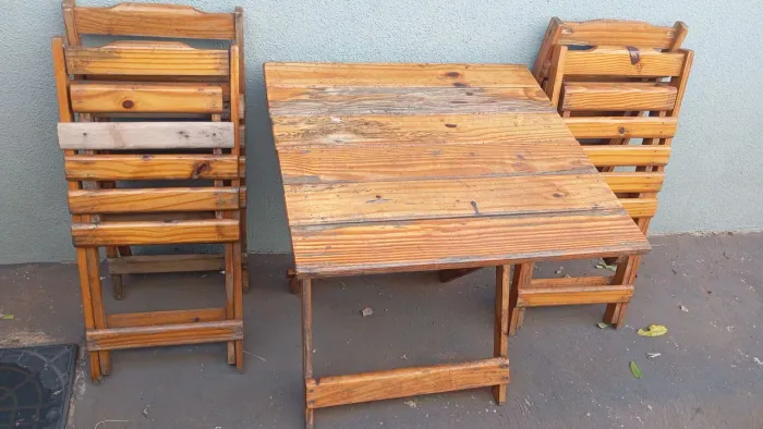 Mesa de área com 4 cadeiras