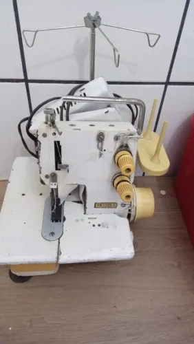 Maquina galonera