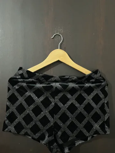 Short preto com brilho Shein