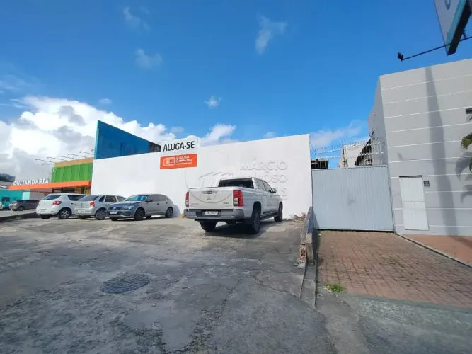 TERRENO MEDINDO 2.470,00M² COM PONTO COMERCIAL NA AV. FERNANDES LIMA