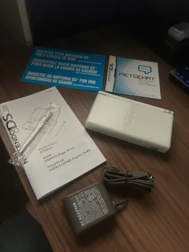 Nintendo DS Lite + 2 Pokémon