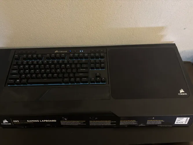Vendo Corsair K63 lapboard + teclado mecânico K63