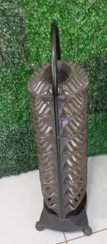 Vendo cirandinha para manicure em acrílico para 176 esmaltes 150,00eEm perfeito estado de 
