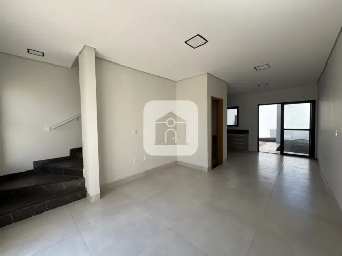 Casa geminada para venda no bairro Novo Mundo