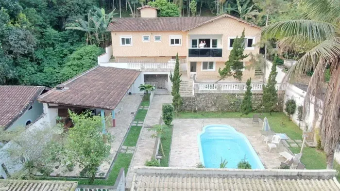 Ótima oportunidade de casa de alto padrão com 1600m2 no bairro do Forte- Praia Grande