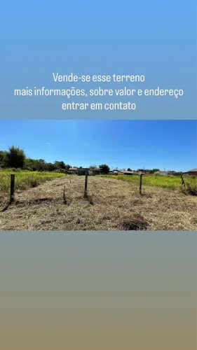Vende-se esse terreno