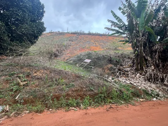 Terreno a 800m do asfalto em Santa Teresa