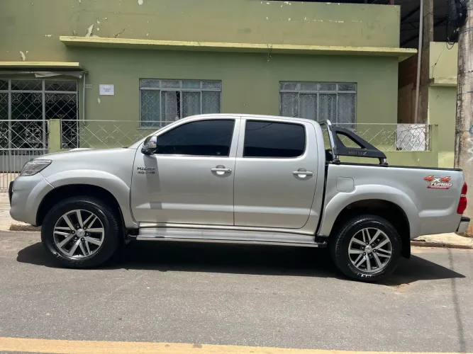 Toyota Hilux CD SRV D4-d 4X4 3.0 TDI Diesel AUT 2013