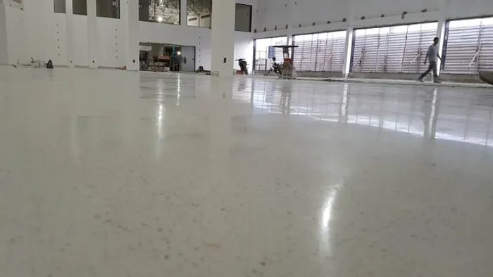 Pisos em granilite, concreto, industrial limpeza lapidação tratamento pintura