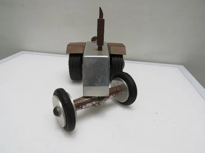 trator brinquedo de ferro