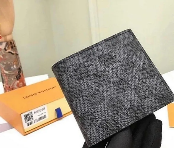 Carteira Louis Vuitton grande masculina couro