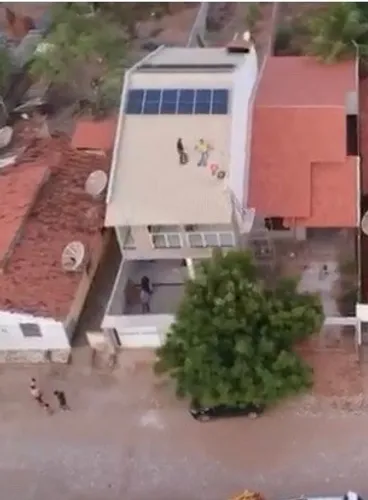 Lindo duplex com energia solar