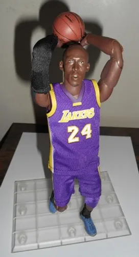 Boneco Articulado Kobe Bryant Lakers NBA escala 1/9