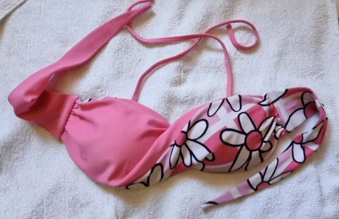 Top de Biquíni Rosa com Flores