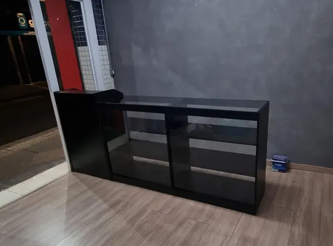 Balcão caixa com vitrine preto mdf