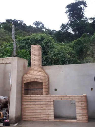 Churrasqueira 1.00x0.60 mais base pra pia de 1.20 tijolo claro