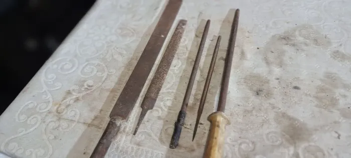 ferramentas ,limas e fuzil de amolar faca ,vendo unidade