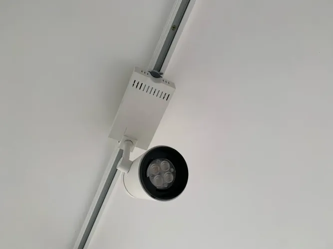 Trilho iluminação 15 mts e 19 spots