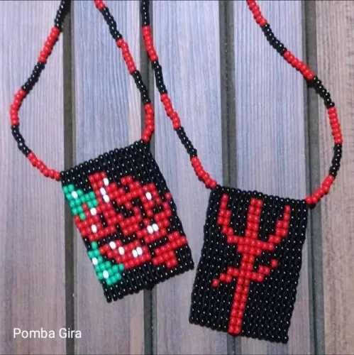 Colar de miçangas importadas Preciosa com pingentes - valor unitário