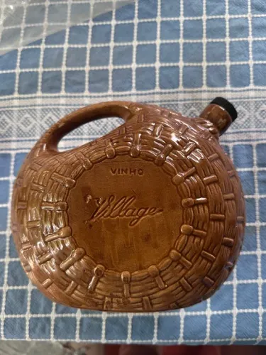 Jarro de porcelana  para vinhos vintage