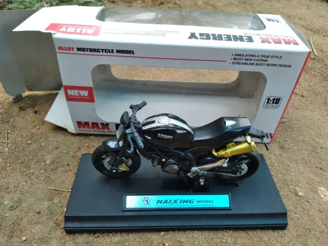 Moto Yamaha 1/18