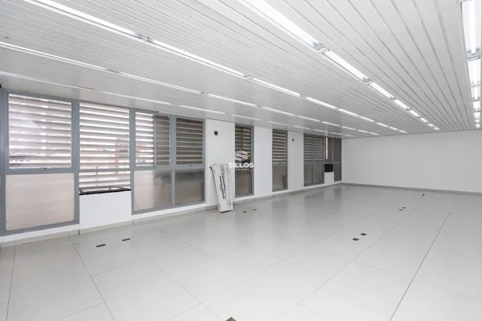 Sala comercial à venda com 131 m² no Centro de Curitiba