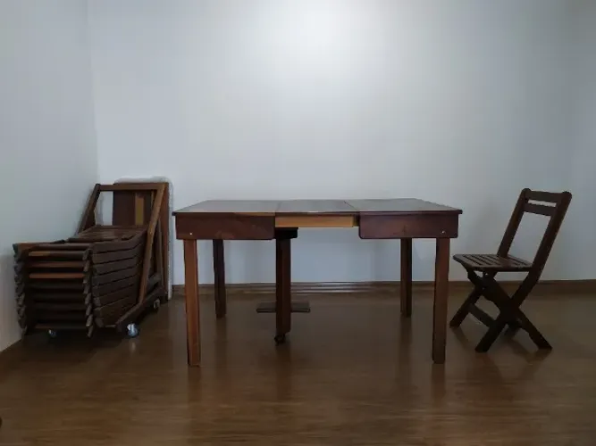 Conjunto de madeira com Mesa Expansível, 10 Cadeiras, Carrinho para armazenar cadeiras