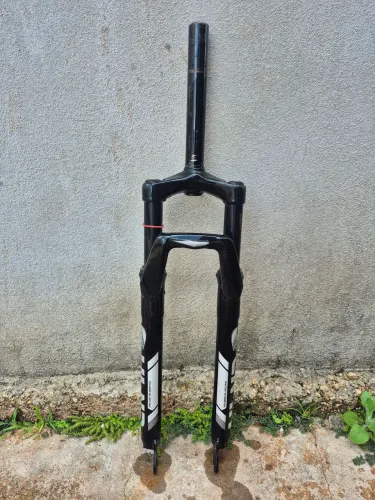 Garfo suspensão semi?novo aro 29 (serve 26), freio a disco