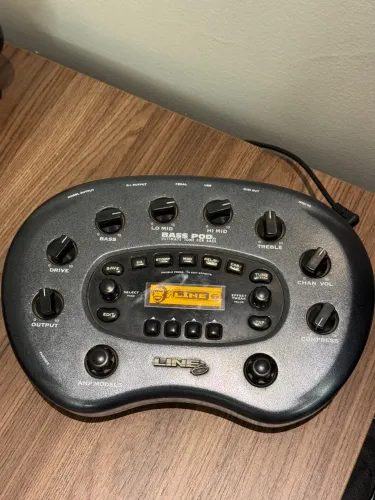 Line 6 Bass POD xt - Processador de Efeitos para Baixo
