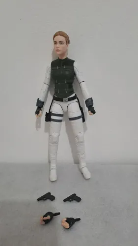 * MT Yelena Bulova 15cm Marvel Legends Black Widow Dynamo