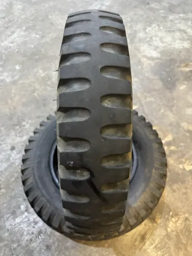 02 Pneus Pirelli 6.00-16 C (945) MT 06