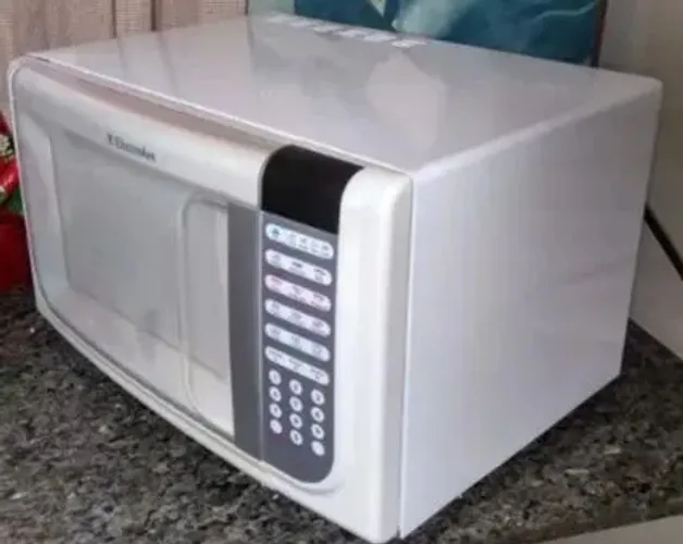 Micro-ondas Electrolux - Seminovo