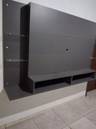 Painel para TV completo com prateleiras