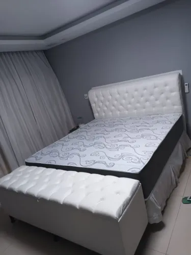 Cama queen size completa com cabeceira colchão molas ensacada baú recamier e base