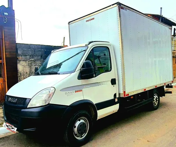 Iveco baú plataforma hidráulica ano 2014 