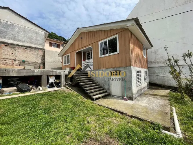 TERRENO NO BARREIRINHA! 372m² ÁREA TOTAL, ZR2!! COM DUAS CASAS