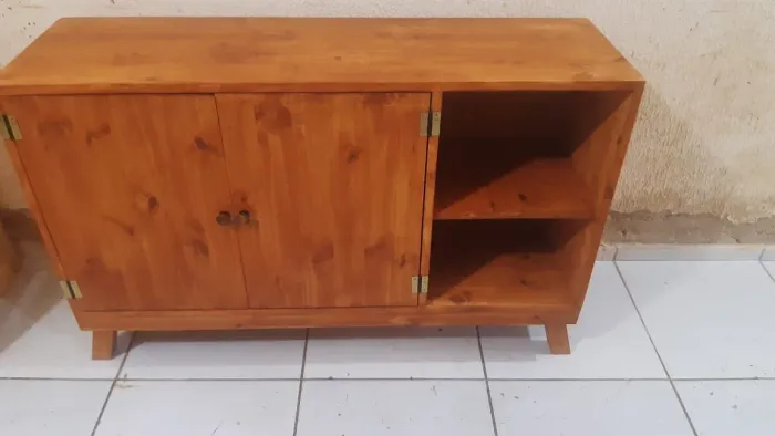 Rack rústico em madeira de pinus 