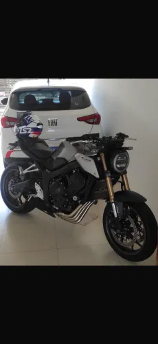 CB 650r 2021 moto para pessoas exigentes