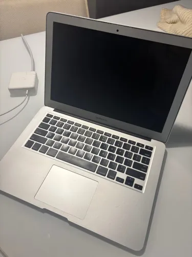 MacBook Air i5 4gb ram 120gb ssd