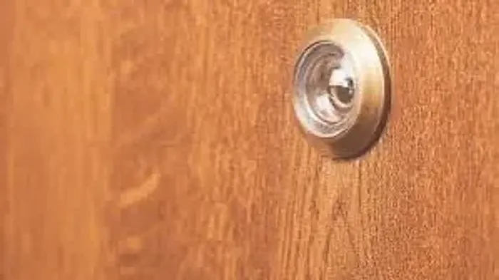 INSTALAÇÃO OLHO MÁGICO E OUTROS